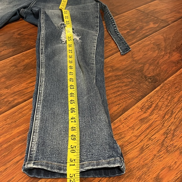 Belted denim jumpsuit from Venus. Size 6 - Picture 9 of 9